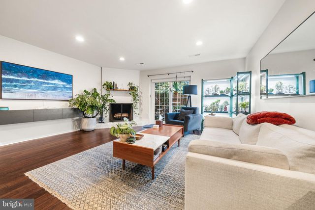 907 S ROLFE ST #1A, Arlington, VA 22204