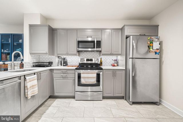 907 S ROLFE ST #1A, Arlington, VA 22204