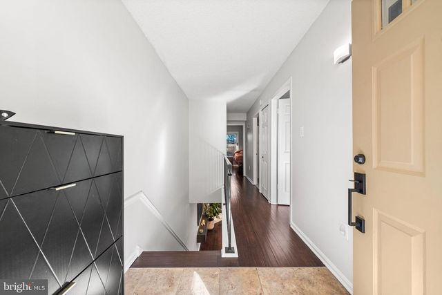 907 S ROLFE ST #1A, Arlington, VA 22204