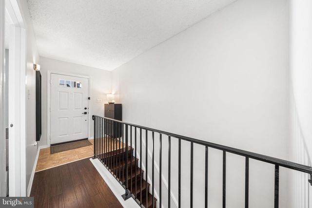 907 S ROLFE ST #1A, Arlington, VA 22204