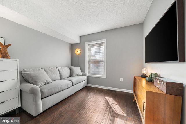 907 S ROLFE ST #1A, Arlington, VA 22204