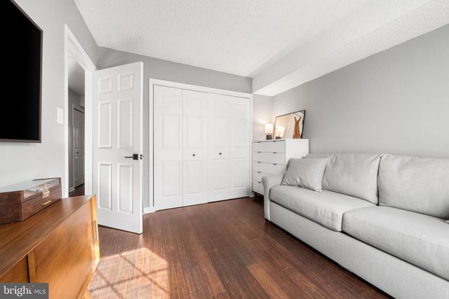 907 S ROLFE ST #1A, Arlington, VA 22204