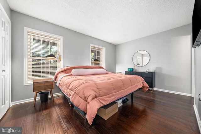 907 S ROLFE ST #1A, Arlington, VA 22204