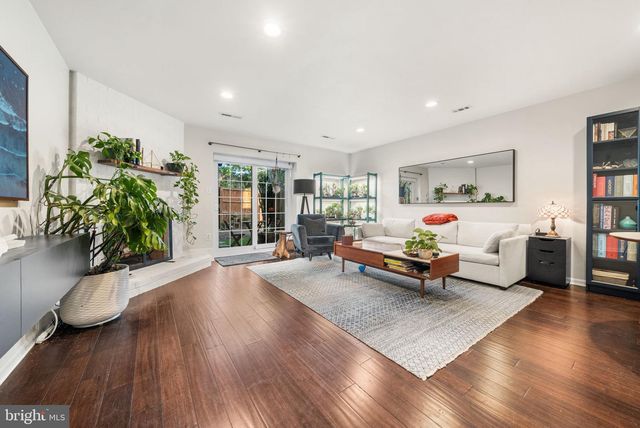 907 S ROLFE ST #1A, Arlington, VA 22204