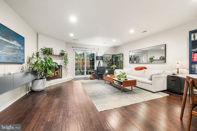 907 S ROLFE ST #1A, Arlington, VA 22204