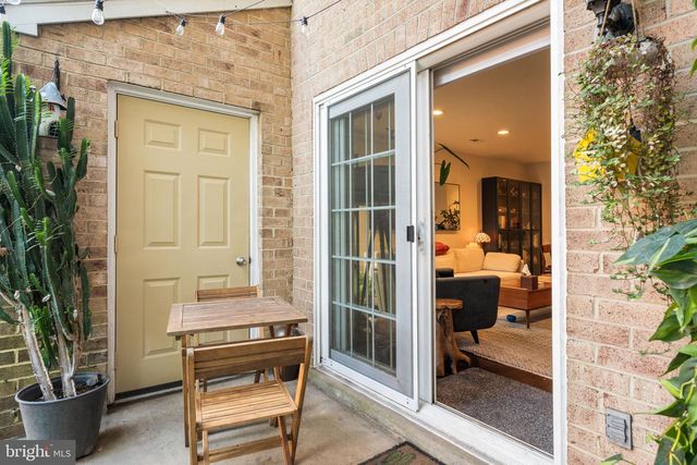 907 S ROLFE ST #1A, Arlington, VA 22204