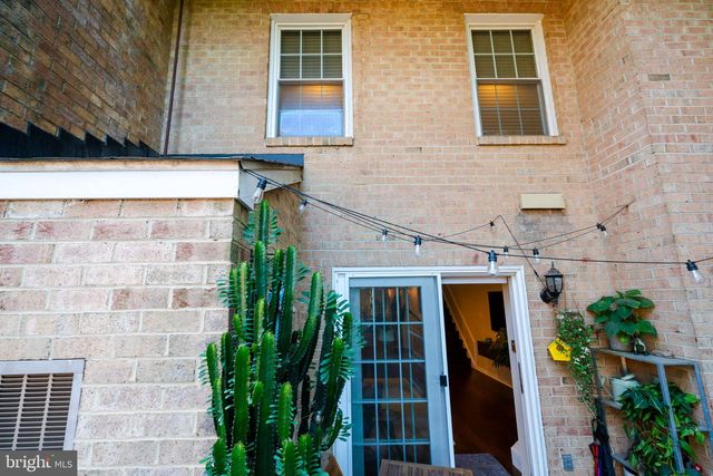 907 S ROLFE ST #1A, Arlington, VA 22204