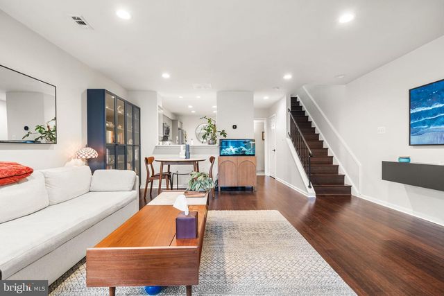 907 S ROLFE ST #1A, Arlington, VA 22204