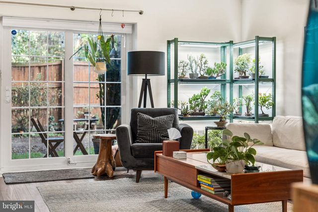 907 S ROLFE ST #1A, Arlington, VA 22204