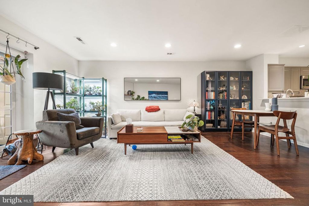 907 S ROLFE ST #1A, Arlington, VA 22204