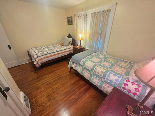 260 N 4th Street, Ste Genevieve, MO 63670