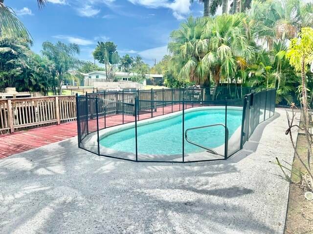 2548 Gulfstream Lane, Fort Lauderdale, FL 33312