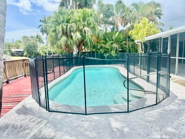 2548 Gulfstream Lane, Fort Lauderdale, FL 33312