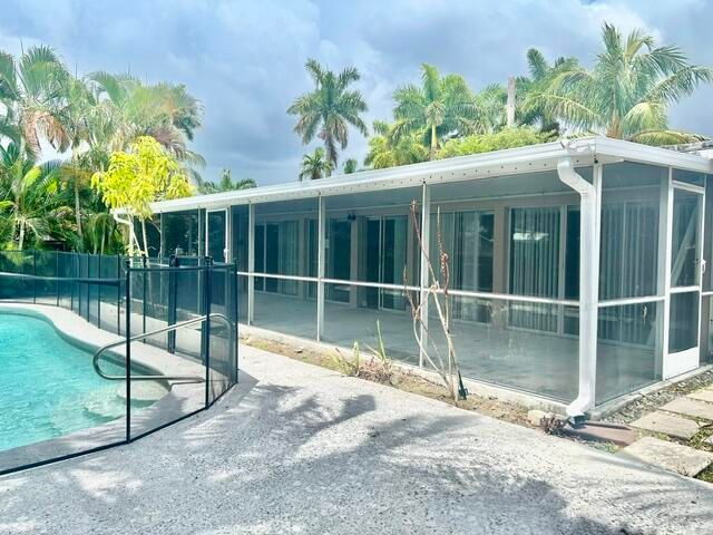 2548 Gulfstream Lane, Fort Lauderdale, FL 33312