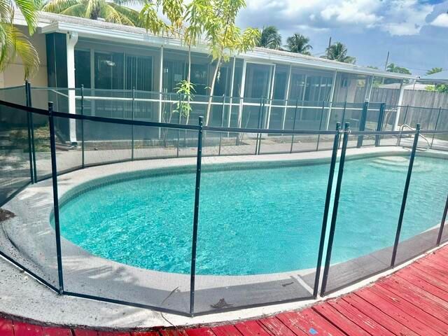 2548 Gulfstream Lane, Fort Lauderdale, FL 33312