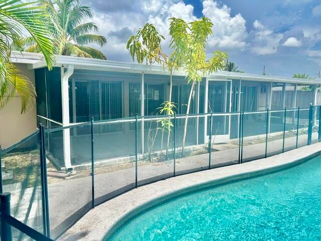 2548 Gulfstream Lane, Fort Lauderdale, FL 33312