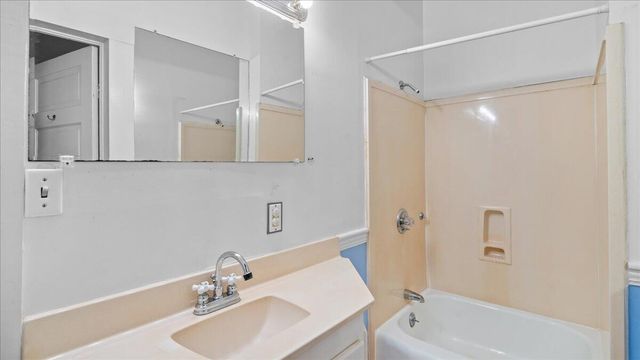 307 4th Ave., Hattiesburg, MS 39401