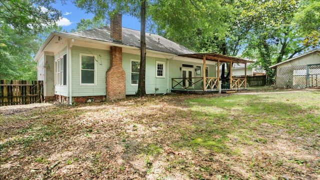 307 4th Ave., Hattiesburg, MS 39401