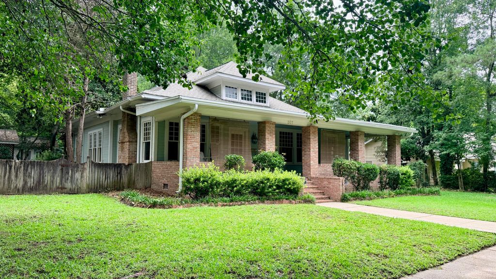 307 4th Ave., Hattiesburg, MS 39401