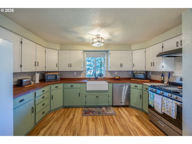 3457 W NORMANDY Ave, Roseburg, OR 97471
