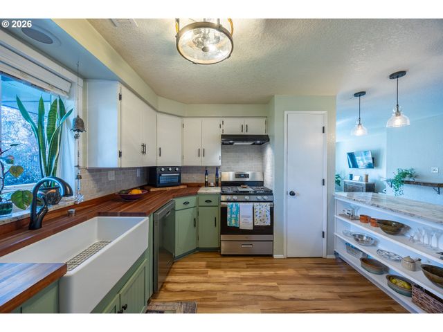 3457 W NORMANDY Ave, Roseburg, OR 97471