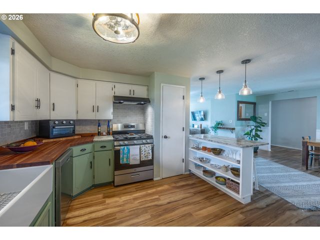 3457 W NORMANDY Ave, Roseburg, OR 97471