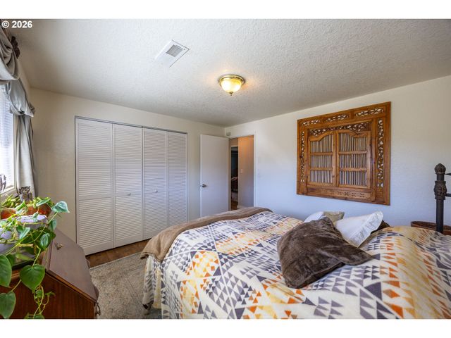 3457 W NORMANDY Ave, Roseburg, OR 97471