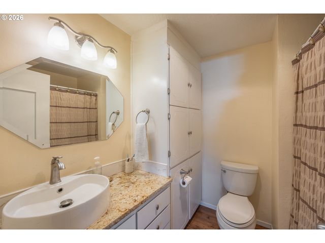 3457 W NORMANDY Ave, Roseburg, OR 97471