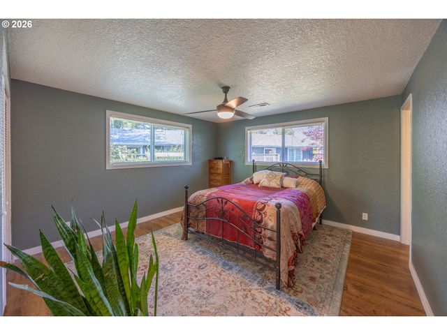 3457 W NORMANDY Ave, Roseburg, OR 97471