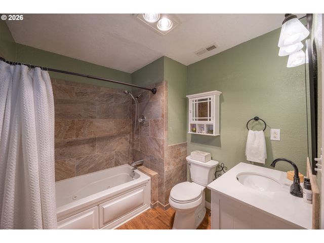 3457 W NORMANDY Ave, Roseburg, OR 97471