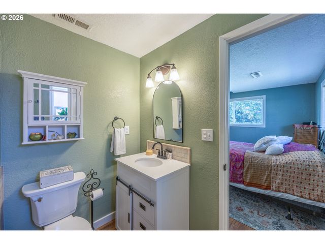 3457 W NORMANDY Ave, Roseburg, OR 97471