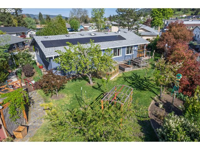 3457 W NORMANDY Ave, Roseburg, OR 97471