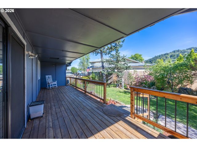 3457 W NORMANDY Ave, Roseburg, OR 97471