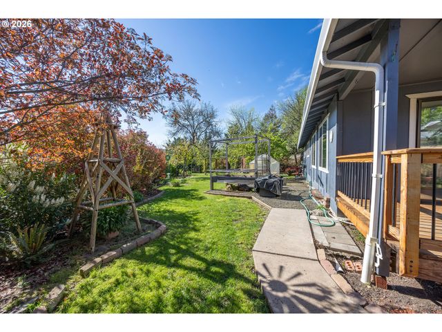 3457 W NORMANDY Ave, Roseburg, OR 97471