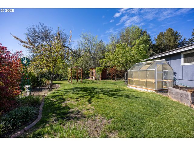 3457 W NORMANDY Ave, Roseburg, OR 97471