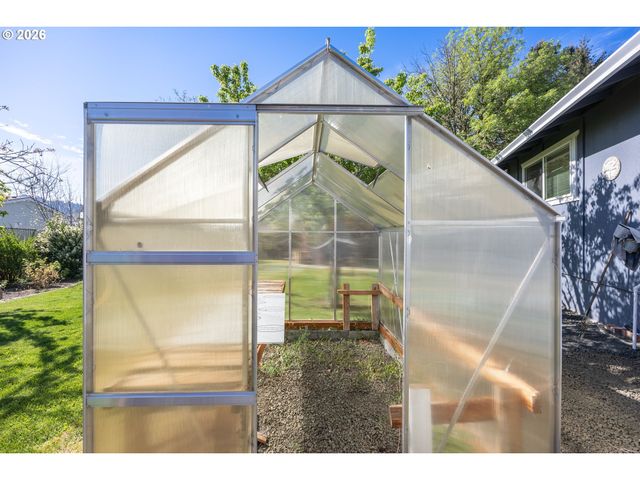 3457 W NORMANDY Ave, Roseburg, OR 97471