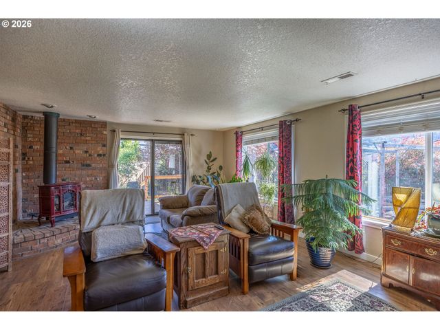 3457 W NORMANDY Ave, Roseburg, OR 97471