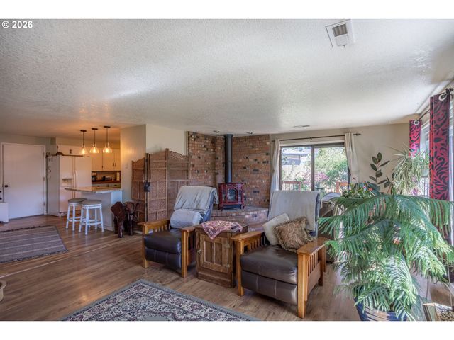 3457 W NORMANDY Ave, Roseburg, OR 97471