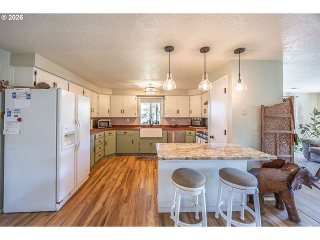 3457 W NORMANDY Ave, Roseburg, OR 97471