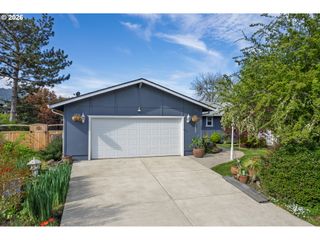 3457 W NORMANDY Ave, Roseburg, OR 97471