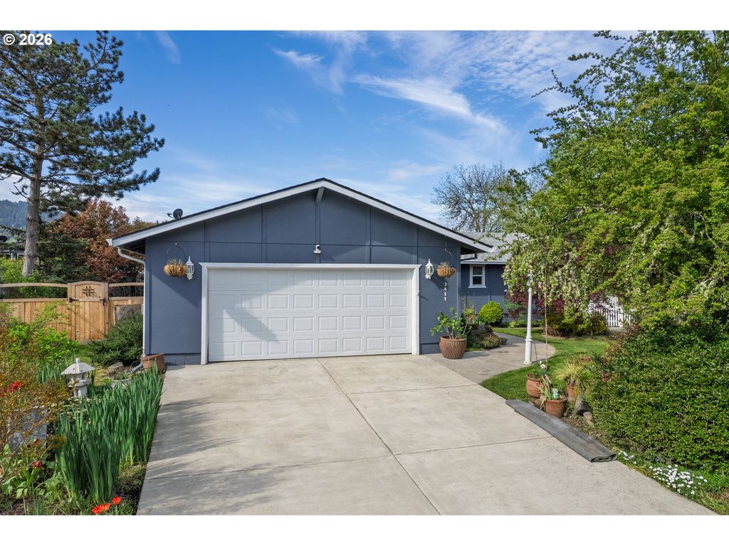3457 W NORMANDY Ave, Roseburg, OR 97471