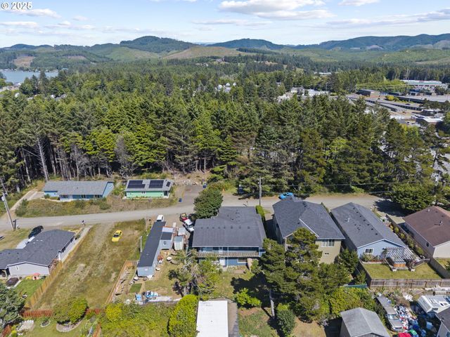 675 Se KEEL Ave, Lincoln City, OR 97367