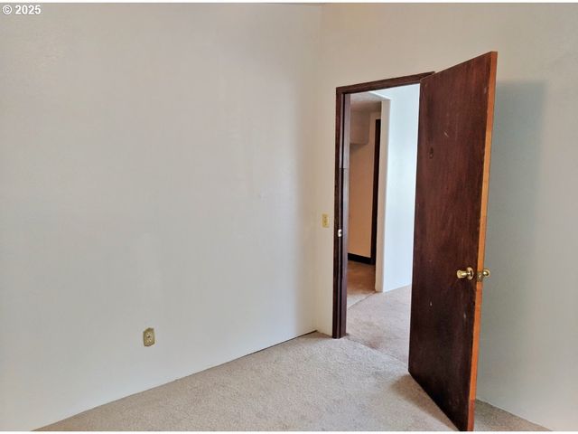 675 Se KEEL Ave, Lincoln City, OR 97367