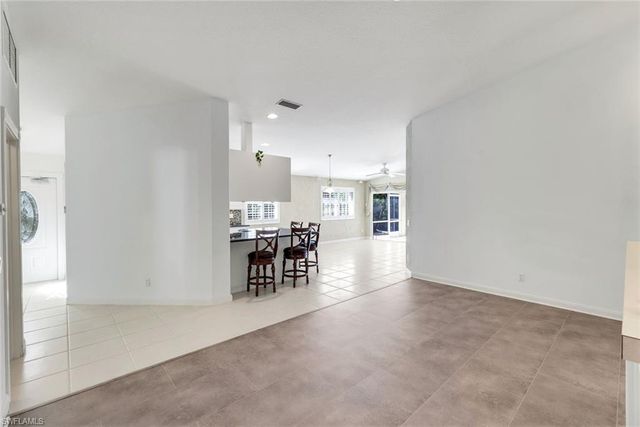 3025 Futuna LN, Naples, FL 34119