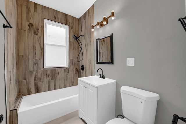 8011 S Dante Avenue, Chicago, IL 60619