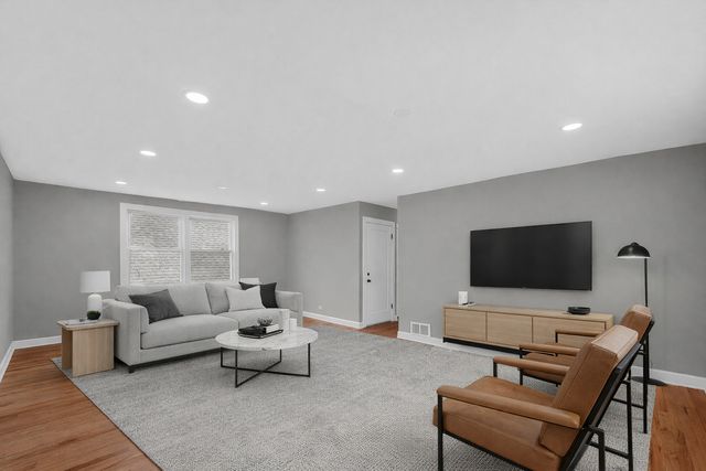 8011 S Dante Avenue, Chicago, IL 60619