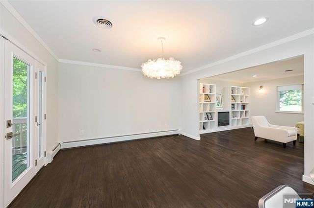 39 Hickory Street, Englewood Cliffs, NJ 07632