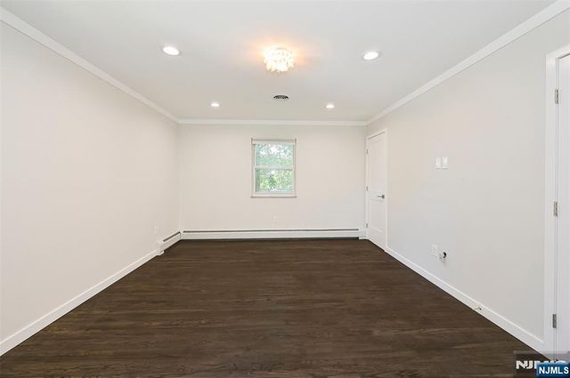 39 Hickory Street, Englewood Cliffs, NJ 07632