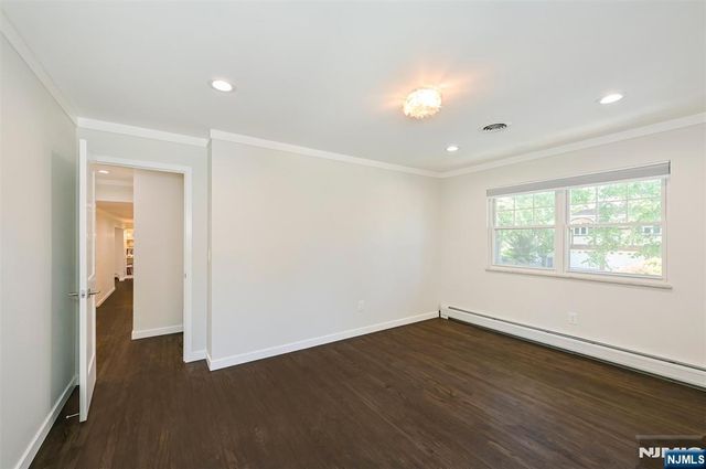 39 Hickory Street, Englewood Cliffs, NJ 07632