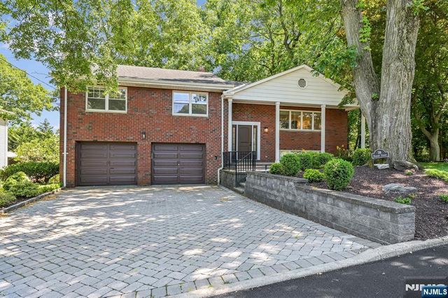 39 Hickory Street, Englewood Cliffs, NJ 07632